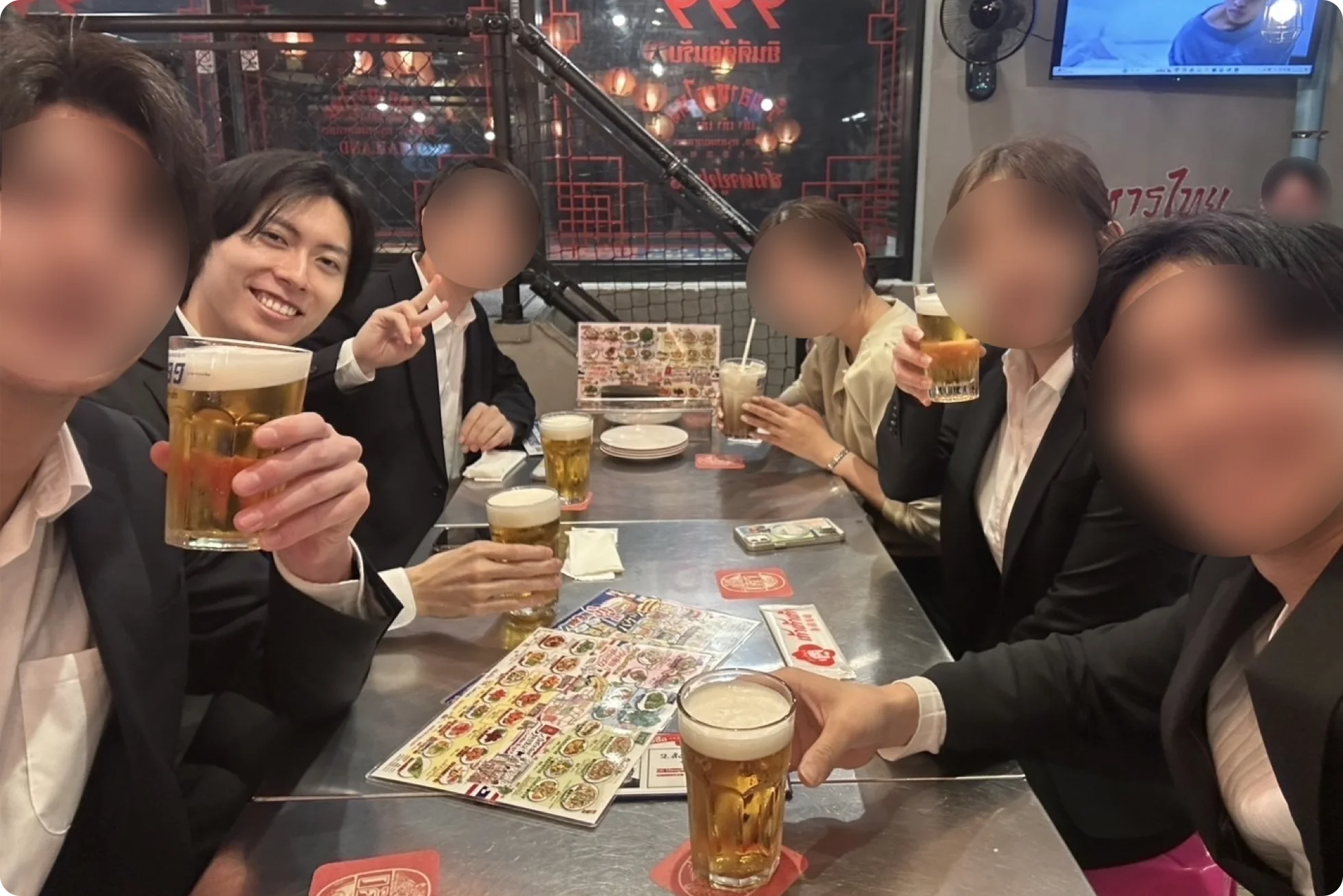 前職の同僚と飲んでいる今井さん