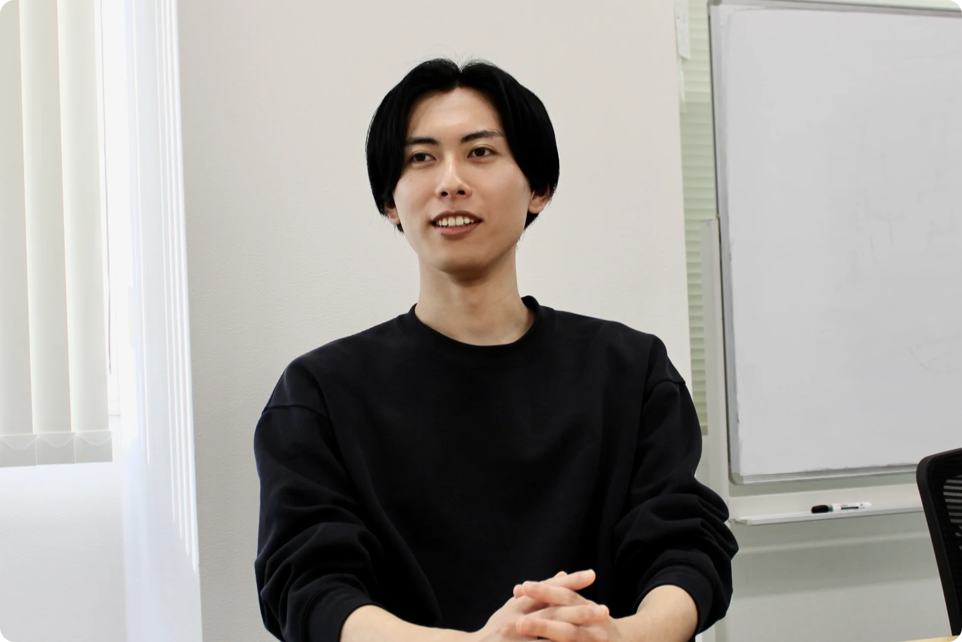 こちらを向く今井さん