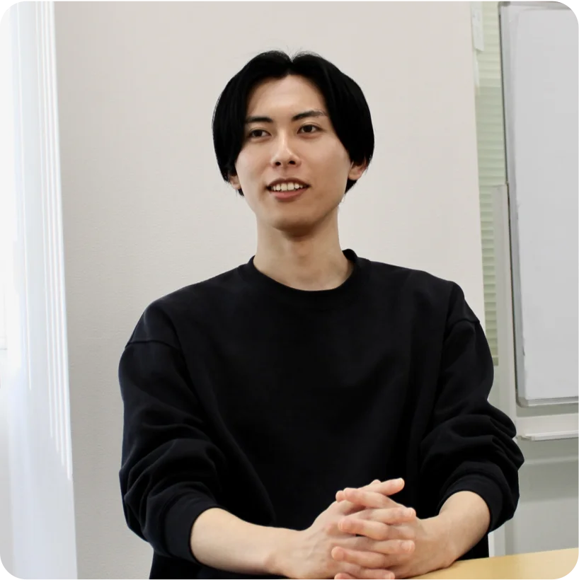 こちらを向く今井さん