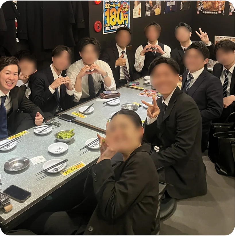 前職の同僚と飲んでいる森本さん