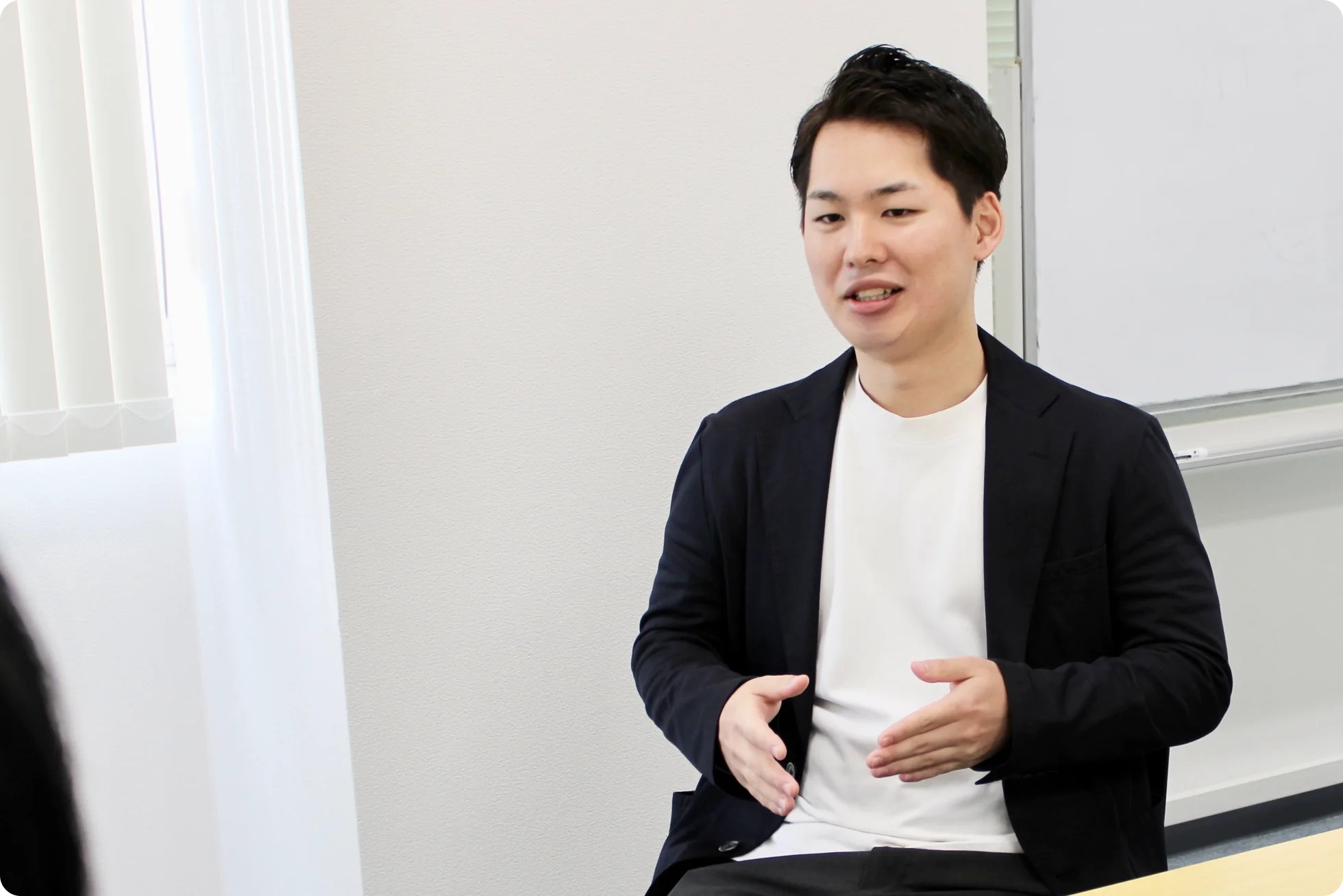 人と対話をしている森本さん