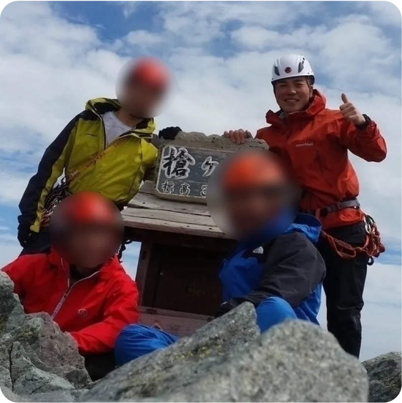 登山している中泉さん
