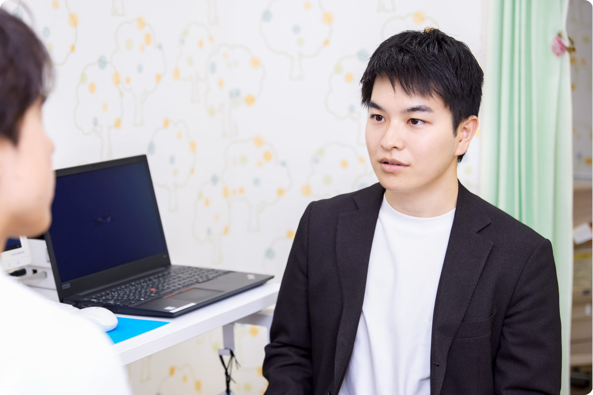 医者と話をしている立石さん